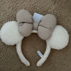 Tokyo Disney Minnie Mouse Ears. White/beige